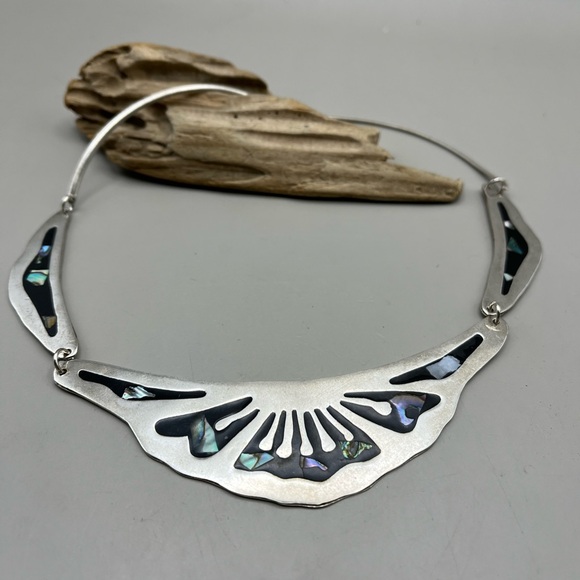 Elegant Sterling Silver Vintage Necklace with Abalone Inlay - Picture 3 of 4